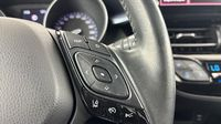 Toyota C-Hr 122h Edition 2WD E-CVT MY20 — photo 24
