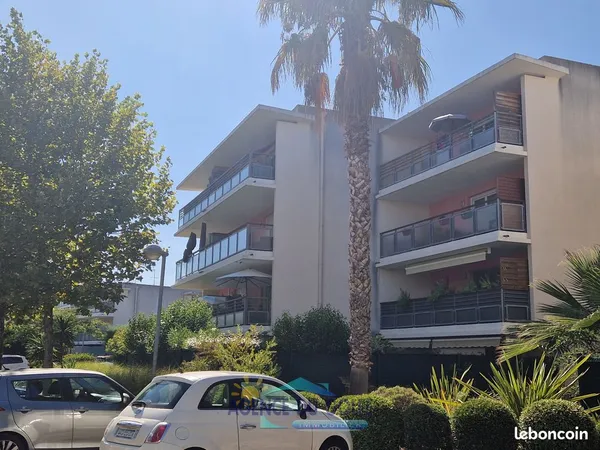 Confortable T 2 avec grande terrasse et parking