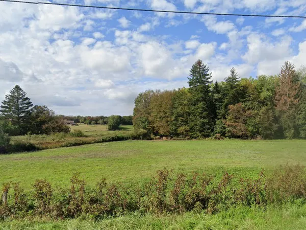 Terrain-parcelle constructible / Commenailles