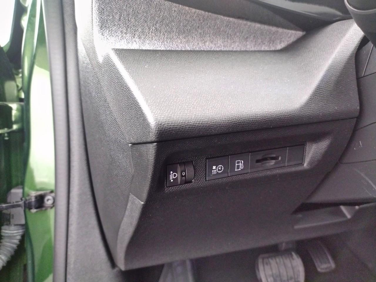 Peugeot 308 phev 180 e-eat8 allure pack — photo 22