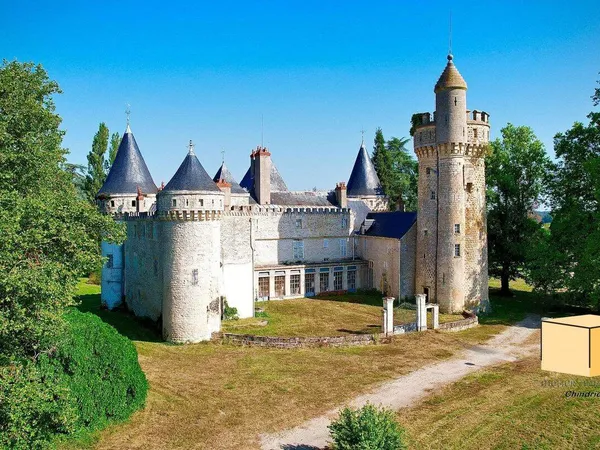 Château 23 pièces 120 m²