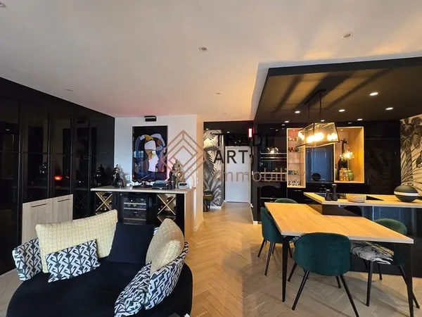 Appartement situé au dernier étage en très bon état général