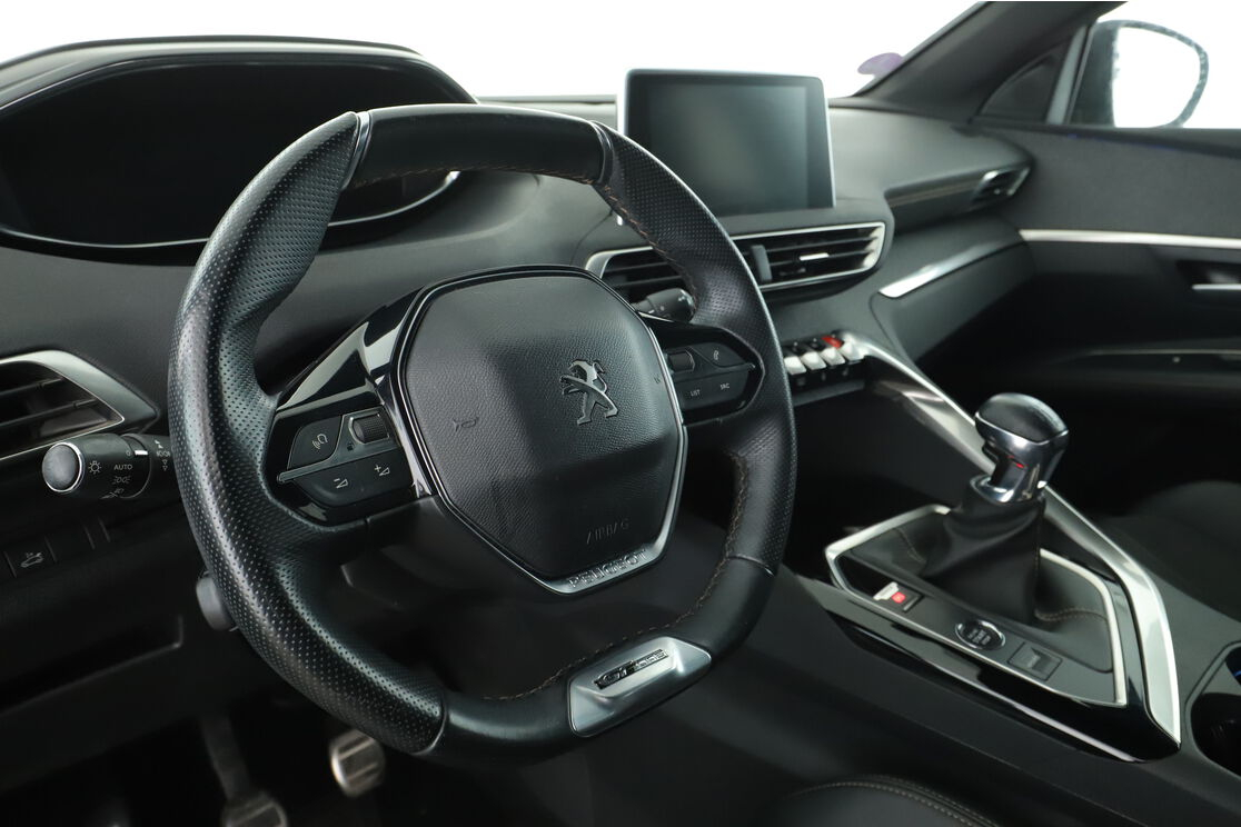 Peugeot 3008 1.2 PureTech GT Line — photo 10