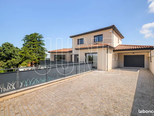Maison 5 pièces 234 m²