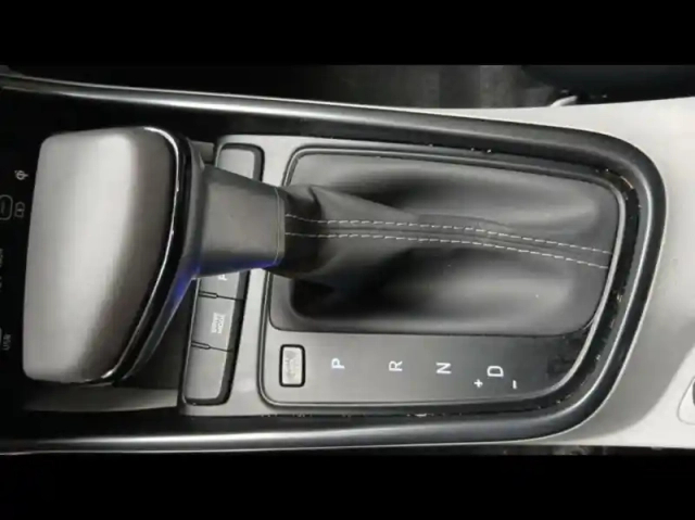 Hyundai Bayon 1.0 t-gdi 100ch creative dct-7 — photo 14