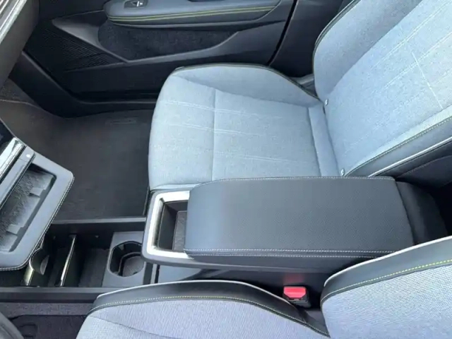 Renault Megane e-tech 220 ch autonomie confort ac7 — photo 12