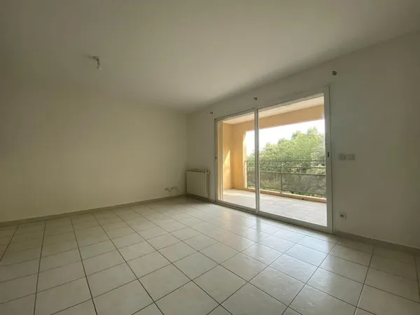 ROQUEMAURE - APPARTEMENT T3 71.62M² AVEC TERRASSE