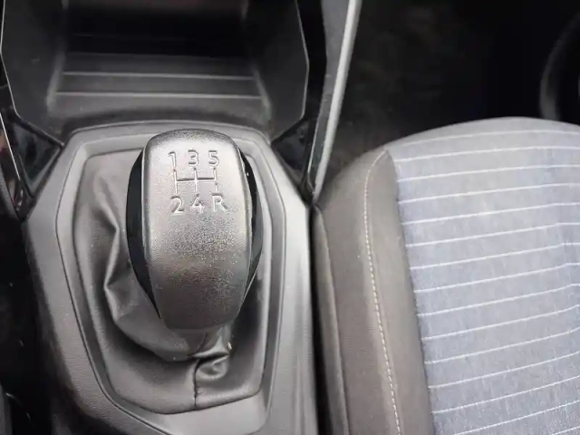 Peugeot 208 puretech 75 s&amp;s bvm5 — photo 13