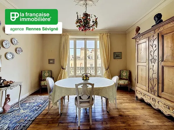 Élégant T5 de caractère à rénover, 148 m² - 4 chambres