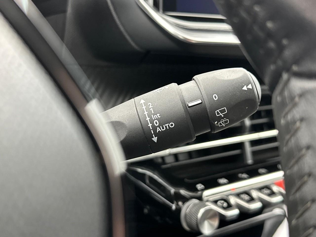 Peugeot 2008 puretech 130 s&s bvm6 allure pack — photo 18