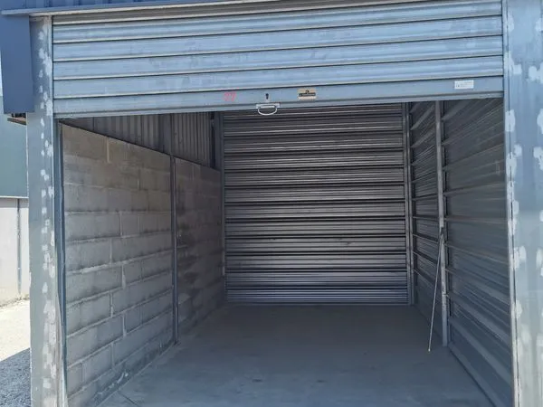 A louer, Garde-meubles / Box / Stockage / local de stockage / dépôt, Sécurisé, propre et sec à Colom
