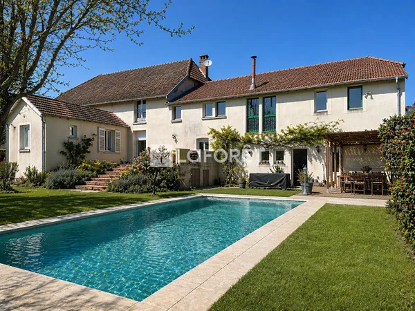 Maison 7 pièces 270 m²