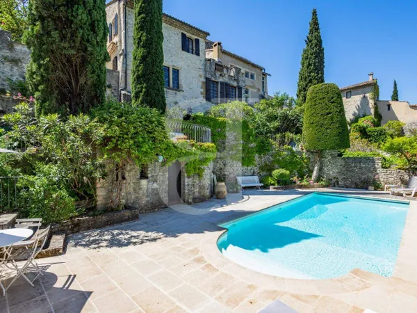 Mas provençal 5 pièces 304 m²