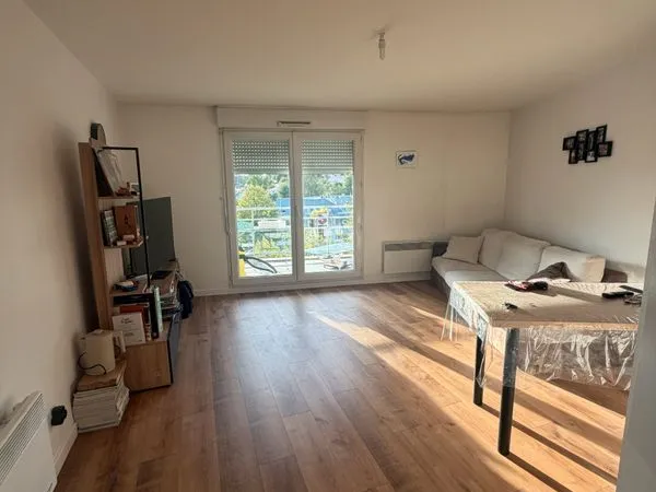 Apparemment T2 de 41,5 m² avec grand balcon, cave et parking sécurisé - Centre-ville de Cholet