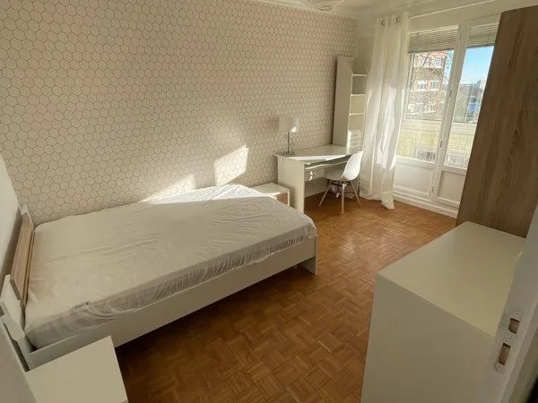 Chambre avec balcon - Colocation rénovée - Métro Villejean-Université