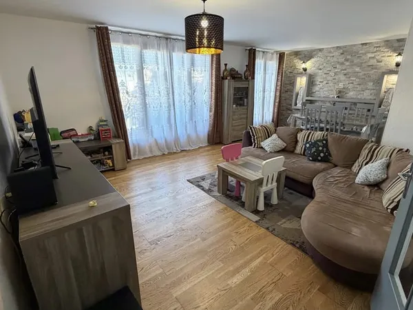 94600 CHOISY LE ROI APPARTEMENT 4/5 PIECES 78.46 M² AVEC UN BALCON, UNE CAVE ET UN BOX