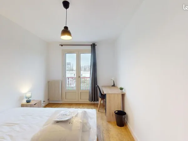 Chambre 6 pièces 92 m²