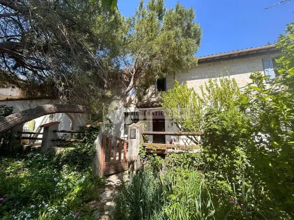 Mas provençal 15 pièces 743 m²