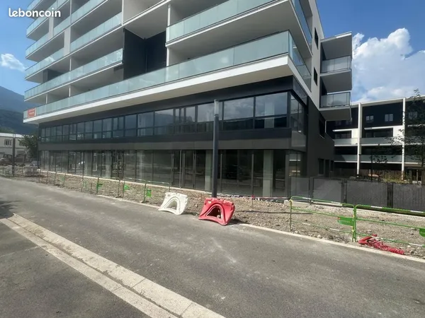 Local commercial neuf 85 m² - Futur pôle santé - L'étoile, le Pont-de-Claix
