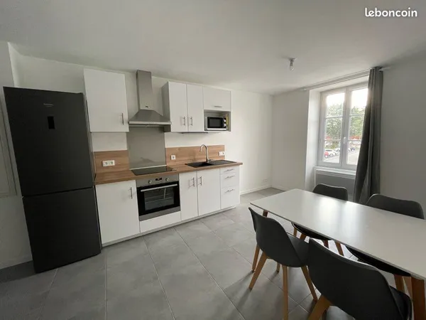 Appartement à louer en centre-ville, 37 m2 meublé, dans résidence privée au 1er étage sans ascenseur