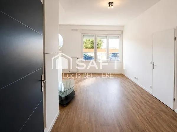 Au Blanc Mesnil 93150 appartement de 40m2, 2 pièces,1 chambre, une place de parking intérieur