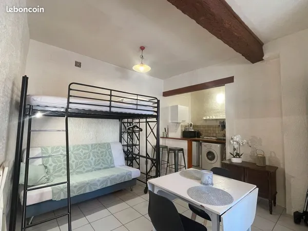Meublé ARLES ROQUETTE agréable T1 meublé RDC