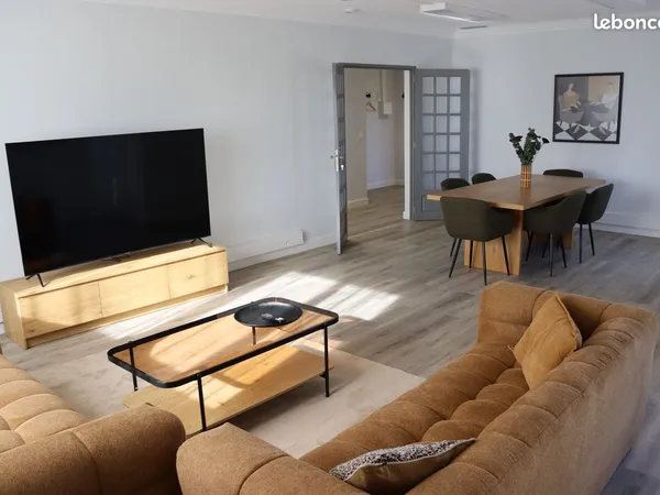 Chambre meublée