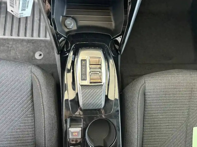 Peugeot 2008 electrique 50 kwh 136 ch — photo 26