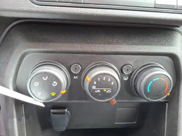 Dacia Sandero eco-g 100 — photo 11