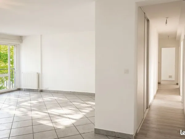 Villeurbanne - Tonkin : T5 lumineux, 4 chambres, 2 balcons - 380 000