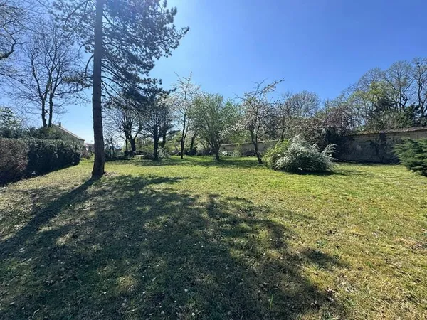Terrain Le Mesnil Le Roi 844 m²