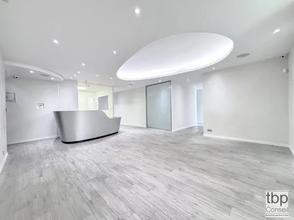 Local commercial 300 m²