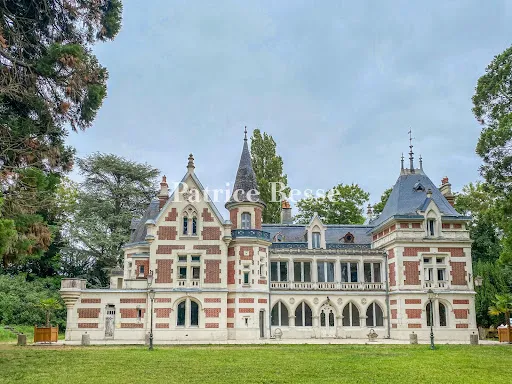 Château 17 pièces 500 m²