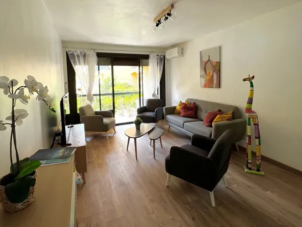 Location meublée appartement 3 pièces 70 m² Saint-Cyr-Sur-Mer (83270)