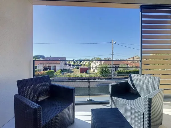 Studio neuf avec parking et terrasse