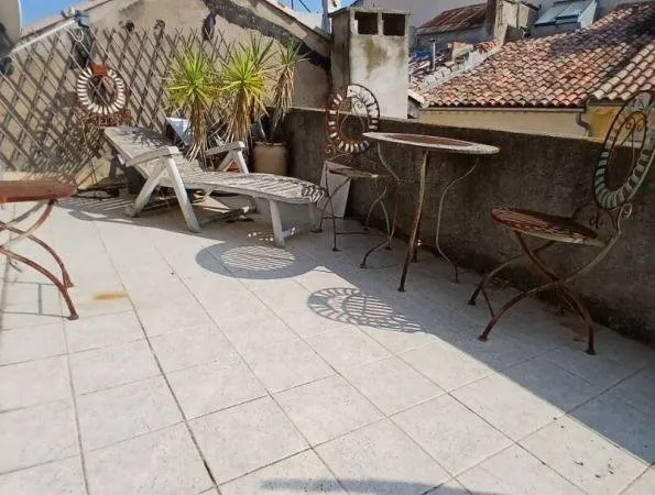 Exclusivité Maison de ville Béziers hôtel de ville. Local commercial, patio, terrasse