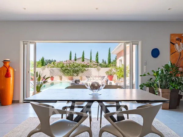 Maison de plein-pied de 220m2 avec piscine - Luberon