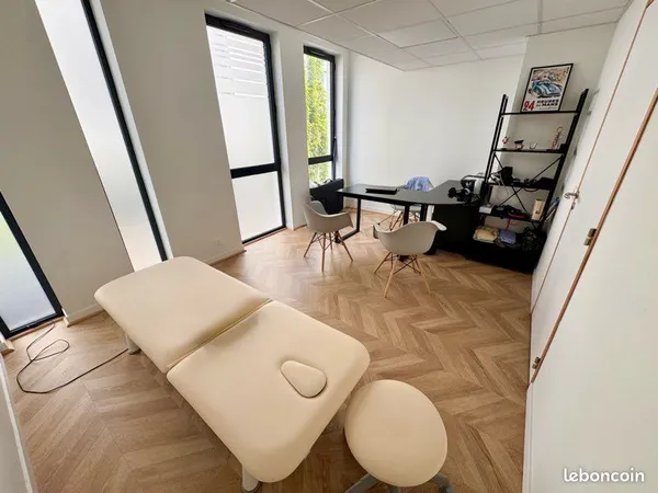 Bureau dans cabinet médical