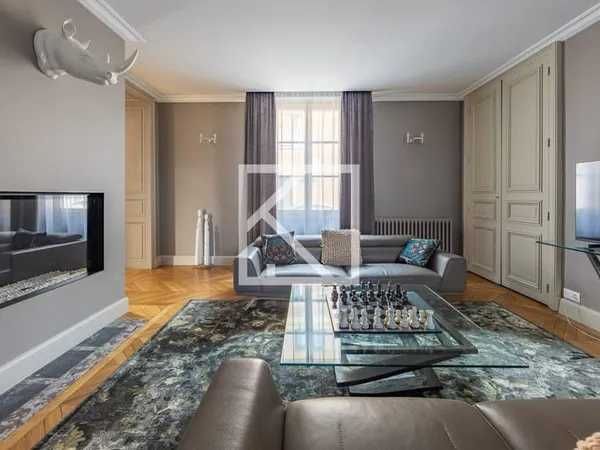 MAISON BOURGEOISE RENOVEE AVEC PORCHE
