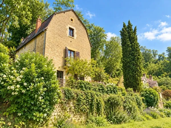APREMONT-SUR-ALLIER — ANCIEN ATELIER D'ARTISTE AVEC VUE EXCEPTIONNELLE SUR L'ALLIER