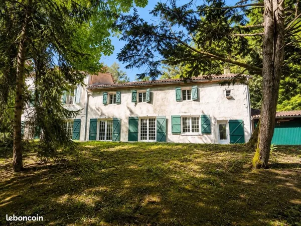 Propriété 10 pièces 324 m²
