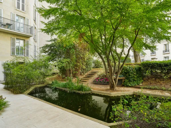 Exclusivité - Invalides - Studio à rénover avec jardin privatif de 18m² au coeur du Gros-Caillou.