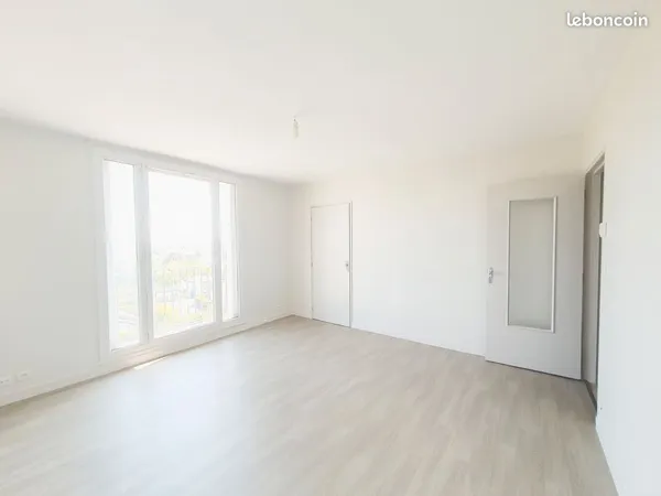 T4 de 85 m² refait à neuf - belle pièce à vivre