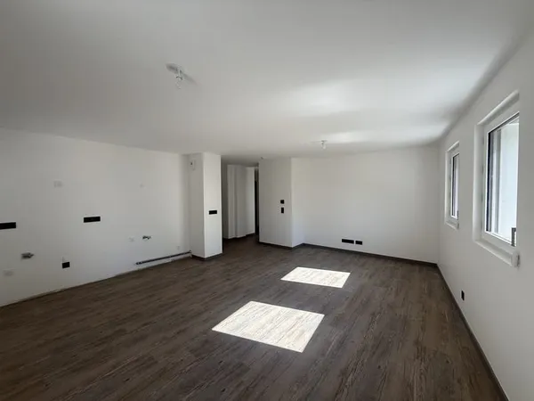 Appartement 3 pièces avec terrasse et stationnement privatif.