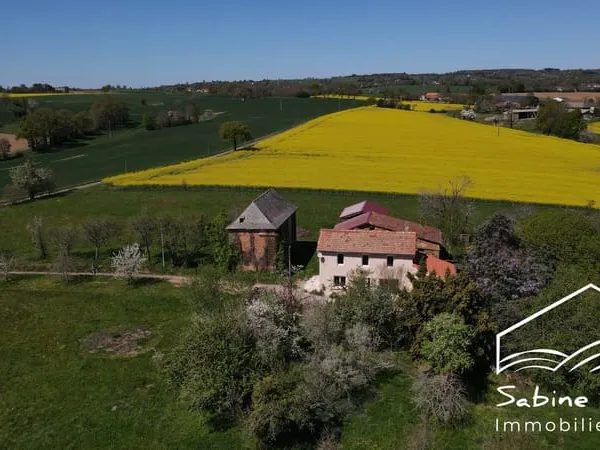Corps de ferme de près de 4 ha hectares dans une impasse