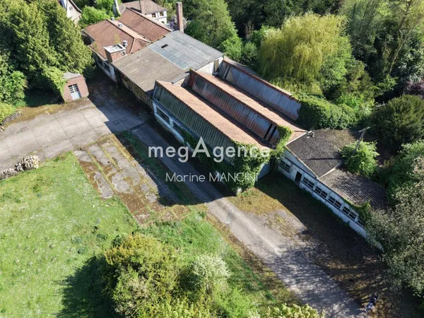SITE INDUSTRIEL / ENTREPÔT / TERRAIN À BÂTIR - FORT POTENTIEL DE RÉHABILITATION