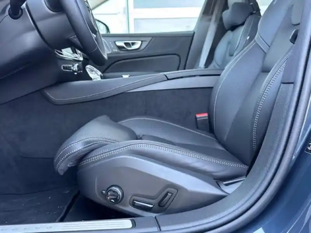 Volvo V60 t6 awd 180+156ch plus style dark geartronic 8 — photo 11