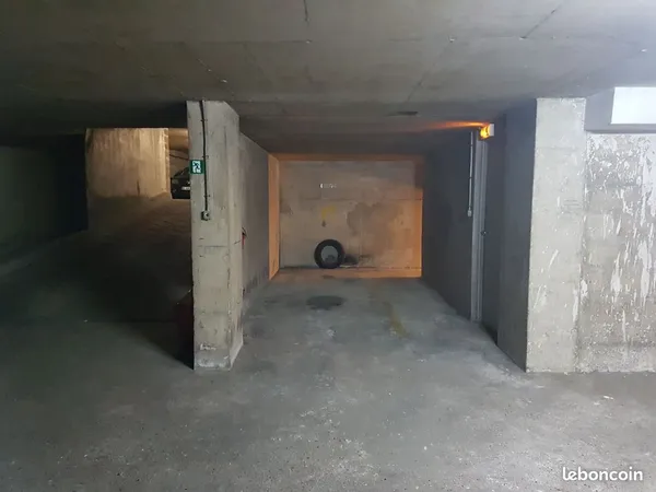 Parking sécurisé Métro Jourdain/Pyrénées