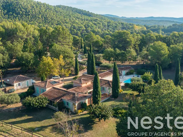 Local commercial 11 pièces 315 m²