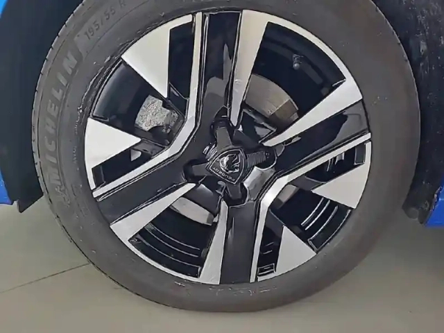 Peugeot 208 hybrid 100 e-dcs6 — photo 53